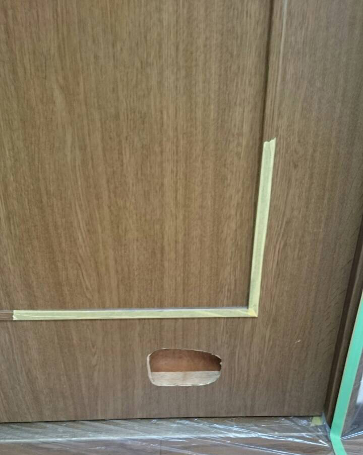 室内ドアの穴