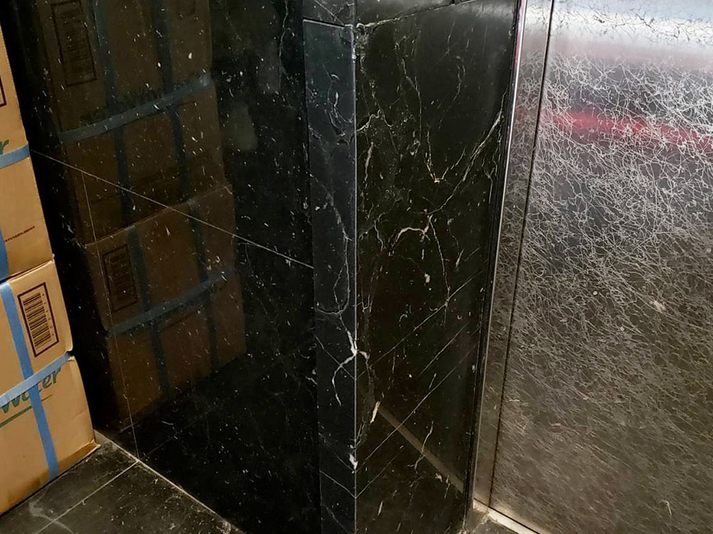 エレベーター枠の大理石　補修後
