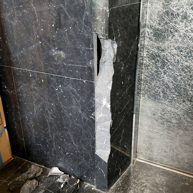 エレベーター枠の大理石　欠け補修
