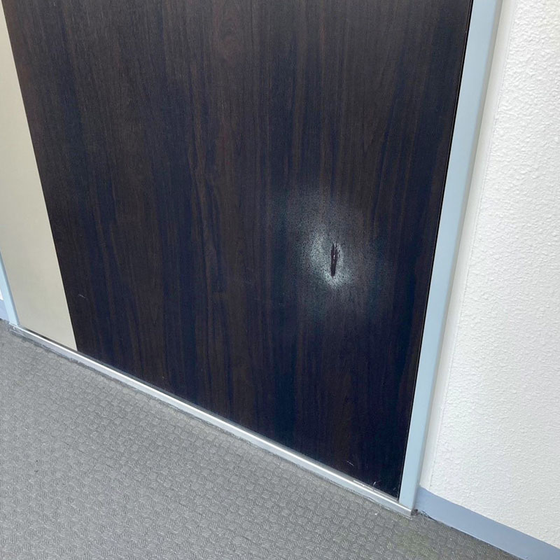 玄関ドアの塗装　補修