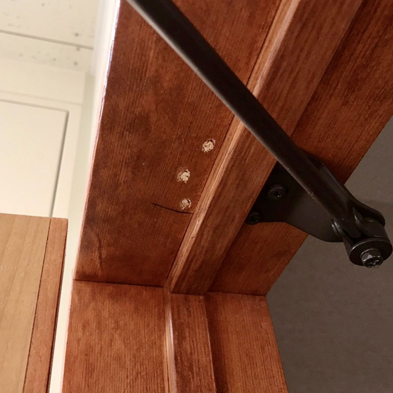 木製扉の枠穴　補修