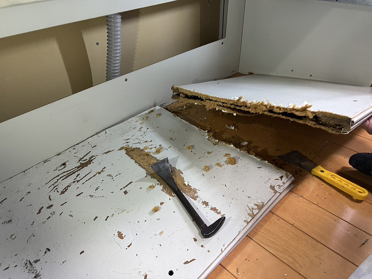 底板を外していきます