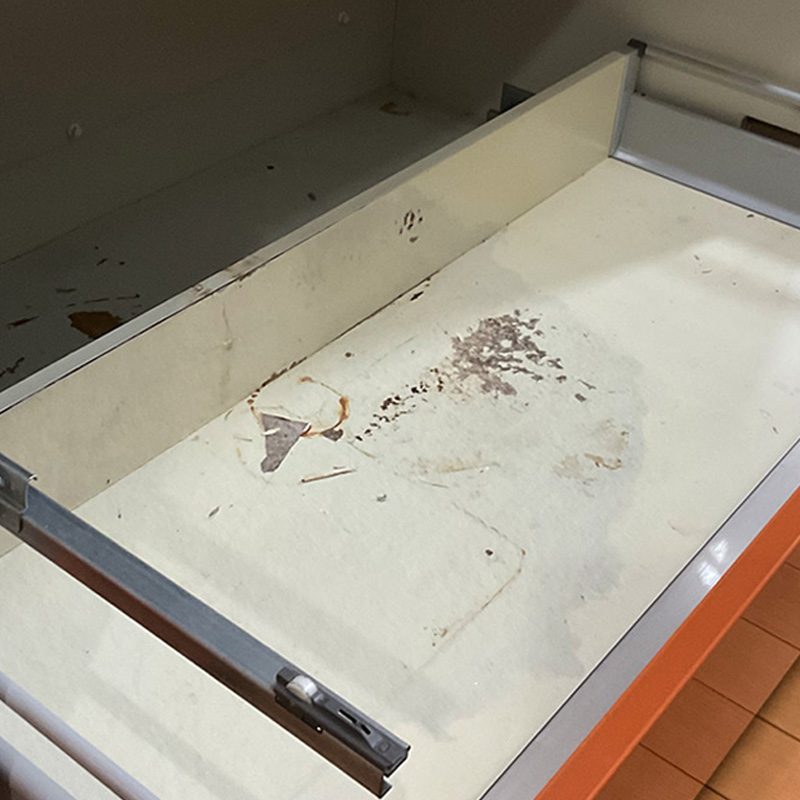 水漏れキッチン