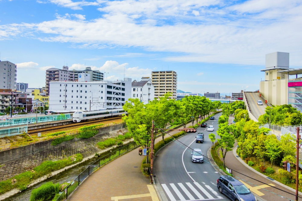 伊丹市で床の波打ち・フローリング浮きの原因と対策｜専門業者が解説