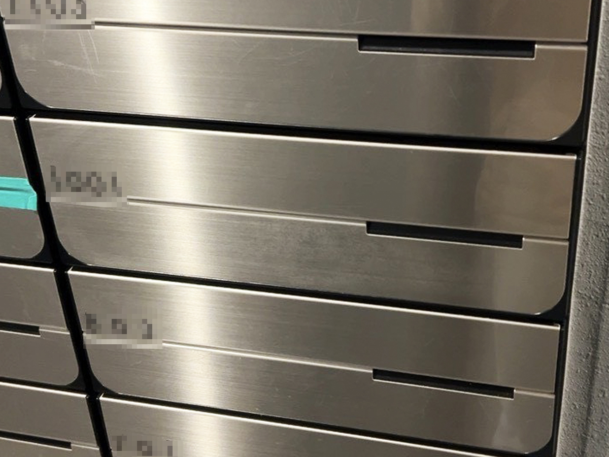 集合ポストの傷-補修後